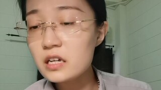 Khi bố mẹ giúp 2D thu tiền chuyển phát nhanh