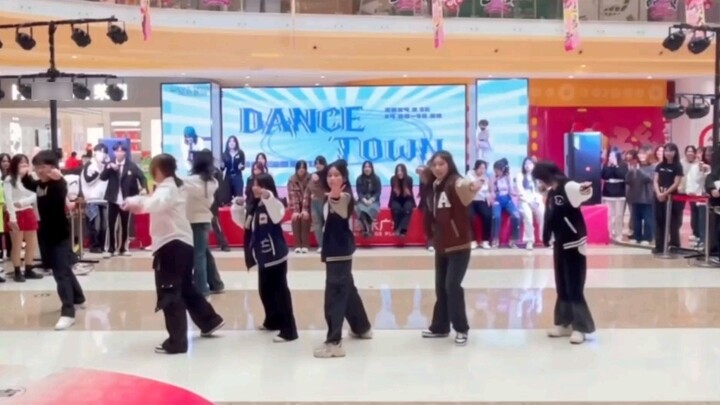 Nhóm Siren đã hạ cánh ở một nơi khác! ! Có Chúa mới biết tôi đã nóng bỏng thế nào khi lao ra khỏi sâ