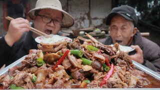 A Hot Pot with Pork Intestines and Duck Meat