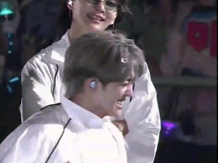 Cheolhan: Melihat kepolosan Seungcheol, dia pun menangis.