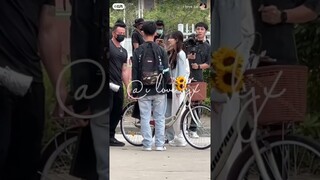 [vid] 221102 Zhao Lusi riding a bicycle during the filming break