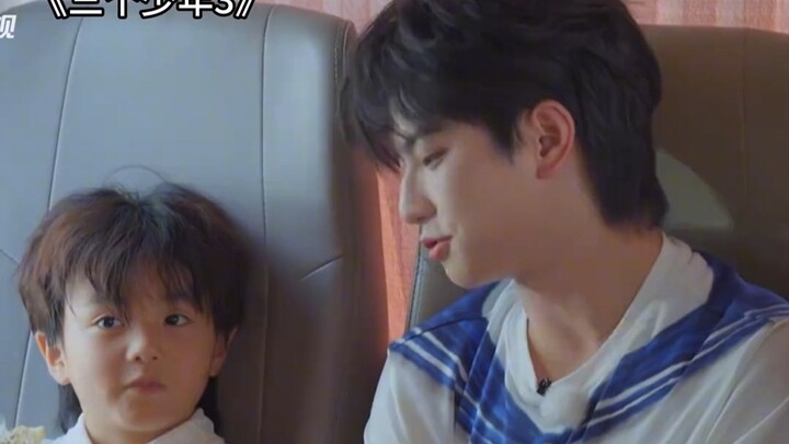 Mu Zhicheng meets a miniature version of himself