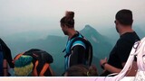 Cô gái Nhật Bản sợ đến mức tè khi xem bộ cánh bay trên núi Thiên Môn