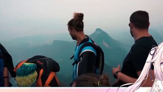 Japanese lolita was so scared that she peed when she watched wingsuit flying in Tianmen Mountain