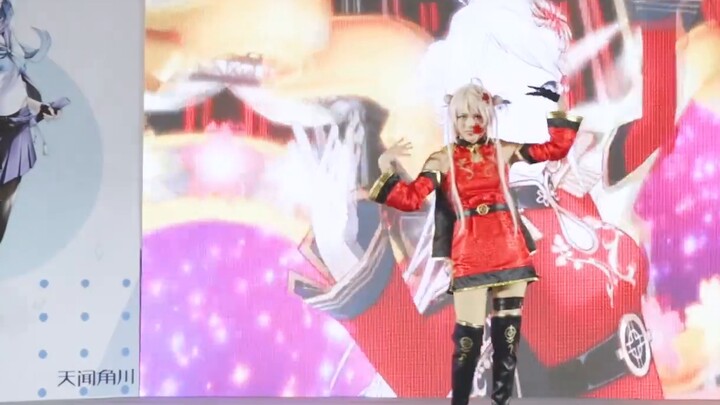To arrest myself? The Comic-Con high-fired call scene! Zhong Lanzhu's "Queendom + Night Pearl" flips