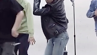 ปาร์คจีมิน รองเท้าหนังหัวแหลมและกางเกงรัดรูปเครื่องบิน pt.2 ห้องฝึกซ้อม FOCUS