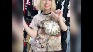 Khi bạn mê Tik Tok nhưng mẹ lại bắt bán quần áo