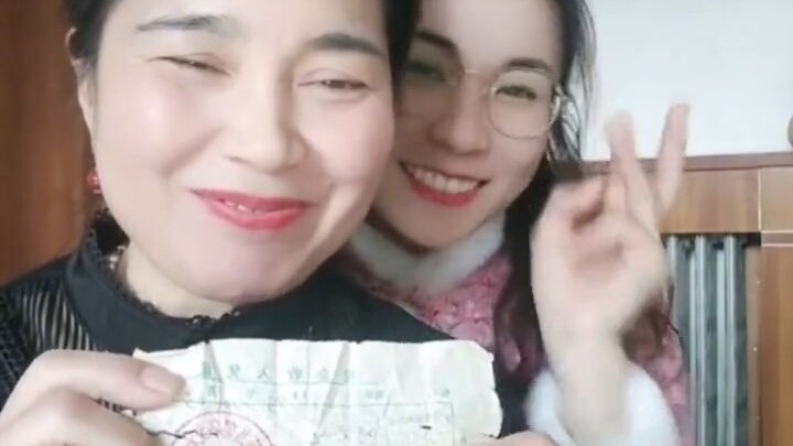 Bắt rể trai thanh toán, không chê vào đâu được! Hahaha