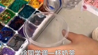 اصنع كوبًا من شاي الحليب لزملائك في الفصل في استوديو الرسم، يبدو حقيقيًا حقًا