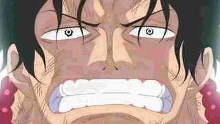 Khi Senkogu tiết lộ cho mọi người biết cha của Luffy làm mọi người bất ngờ