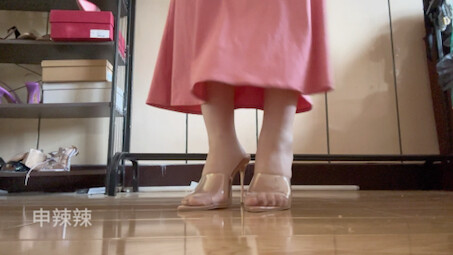 Transparent sandals soundtrack!