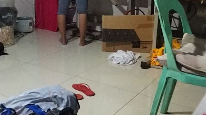 nag bibilang ng butel ng bigas para tipid