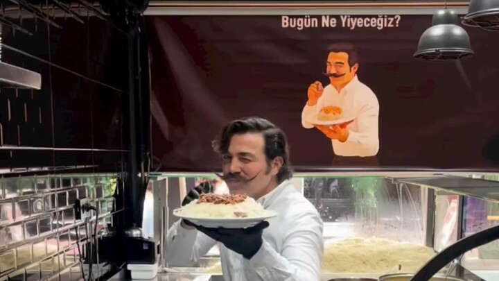 أرز مع صلصة اللحم البقري