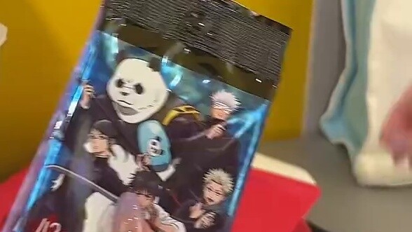 I picked the heaviest mwx lucky bag to open!! As expected, there is acrylic!!