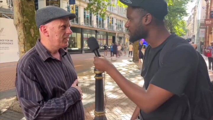 Shunfei TV's Ni Shunge interviews Ramanujan on the street