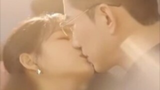 ซับไทย ดูเหมือนซีอีโอจะเย็นชา แต่คืนนั้นเขาติดริมฝีปากฉัน—และตอนนี้เขาก็ตามใจฉันด้วย!
