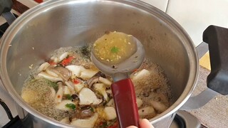 อากาศแบบนี้ต้องกินเผ็ดๆร้อนๆนะคะ นุ่นแม่บ้านพี่ตั๊กแตน