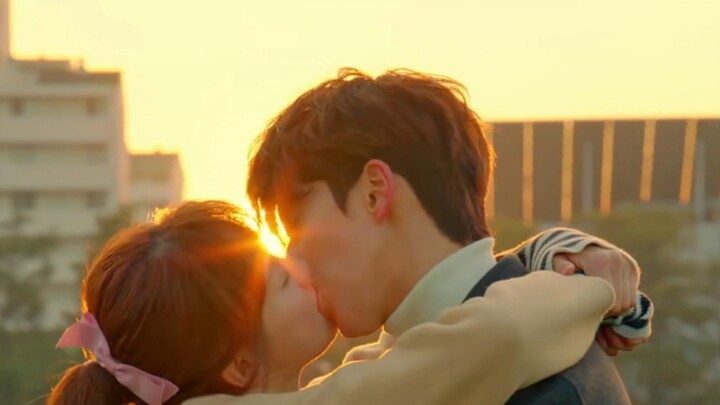 [Lee Sung Kyung × Nam Joo Hyuk] They are indeed a real couple, and their kissing scenes both on-site