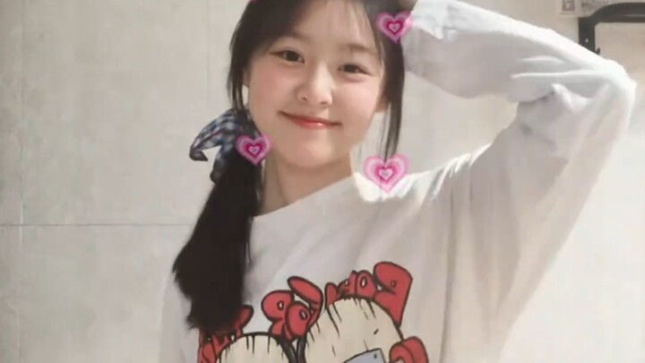 Siswa SMA yang imut dan menggemaskan