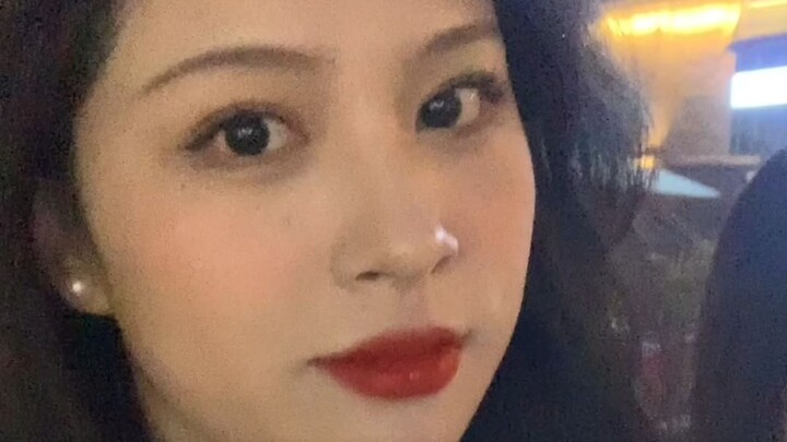 เด็กผู้หญิงทั้งหลายฟังนะ ฉันจะออกไปข้างนอกแล้วนะ