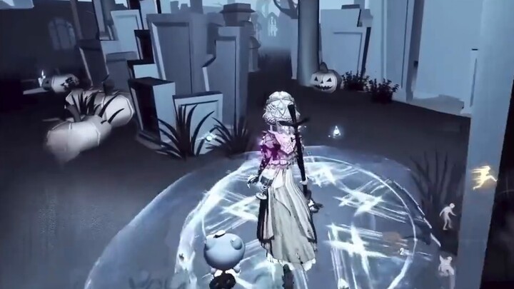 Mengenakan skin baru Janda Permaisuri Cixi, ia bertarung 1 lawan 4 di pertarungan pertama. Pertarung