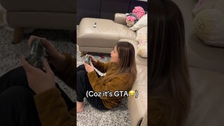 She played GTA for the first time 🎮👧🏻🤣 #shorts #couple #relationship