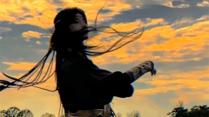 霞光层云出，少年意轻狂
