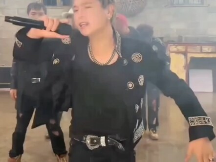 云南bigbang即使是下雨也阻拦不了开播