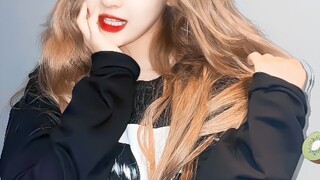 Người khác bận rộn vì scandal mất fan, còn cô ấy lại đang thu hút fan.