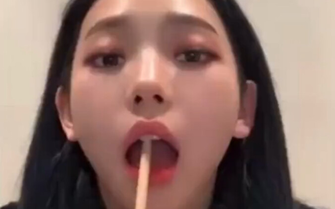 【Ryu Ji-min】Động tác dễ thương vì tưởng buổi ký tặng video vẫn chưa bắt đầu