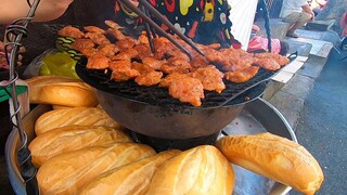 Gánh Bánh mì Thịt viên nướng 20k/ổ Siêu ngon bán hơn 30 năm trong hẻm ở trung tâm Sài Gòn