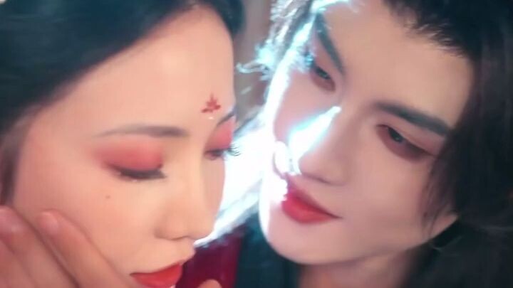 สองพี่น้องจอมโหดที่ทั้งเมืองกลัว กลับคุกเข่าเรียกเธอว่าพี่สาว