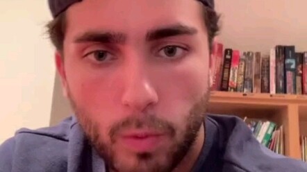 หนุ่มบ่นนักแสดงบนทีวีที่ฝืนทำตัวเด็กเกินไป