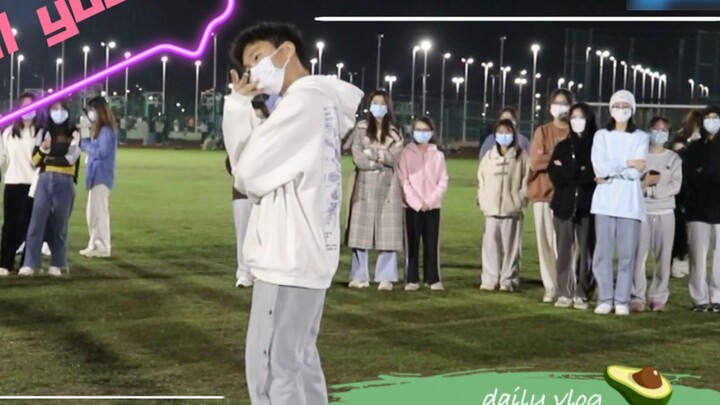 Campus dance |ร็อคชายกะรัตกับการเต้นคัฟเวอร์ที่ไม่ได้มาตรฐาน "สุดยอด"