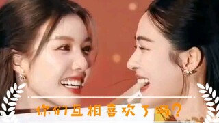 如果这都不算爱，还有什么好悲哀～两人那摩挲的拳头就当作是热吻了～（两个恋爱脑最适合谈恋爱了）