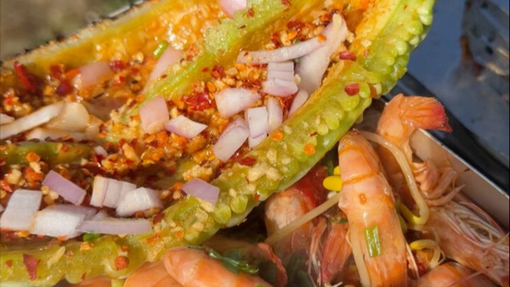 Begitu musik mulai, hidangan lezat pun muncul!