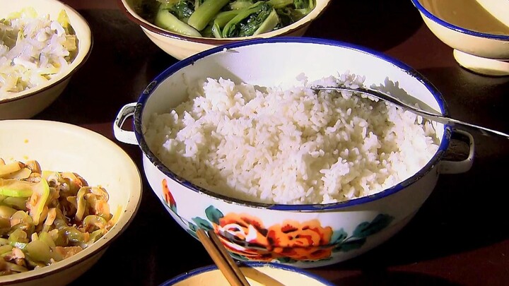 Điểm mặt những màn ăn uống “thật là thơm” trong phim đại lục: 1 kg cơm, 3 món ăn, vừa húp bát to vừa