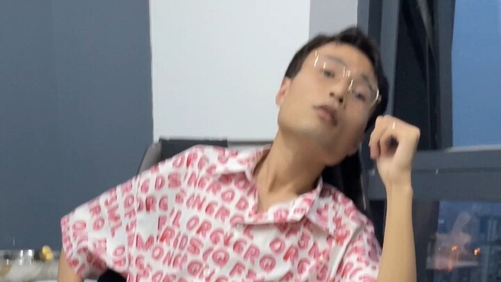 Let me introduce myself: I'm the "verbal champion" of the Chinese server, a master at "understanding