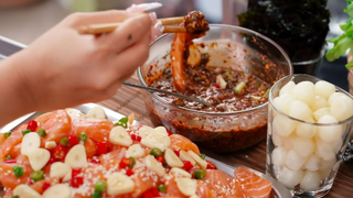 Ăn nguyên một con cá hồi chấm nước tương #mukbang #mukbangASMR