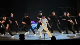 被这段舞蹈震撼了！好像第一次看懂舞蹈的意义，看着好揪心啊