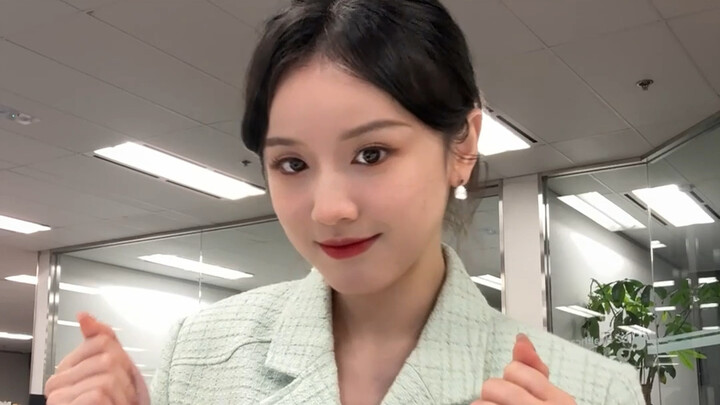 قبل أن تغادر، ابذل جهدك لترك الأشخاص والأحداث من حولك داخل اللوحة.