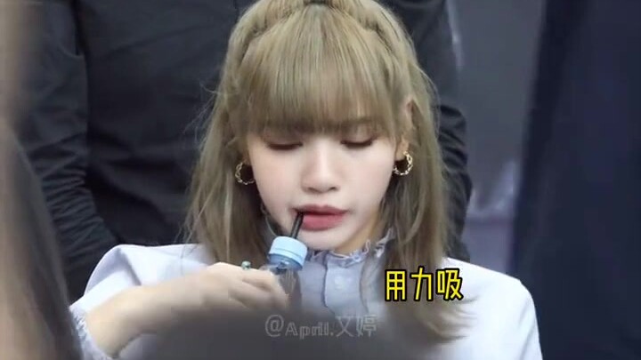 ความแตกต่างระหว่างสมาชิกแบล็กพิงก์ทั้งสี่คนเวลาดื่มน้ำ ฮ่าๆๆ?