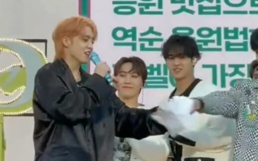 บางครั้งก็แกล้งพี่ชายบ้างก็ได้นะ