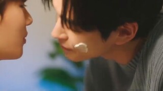 Cake kiss behind the scenes, more kisses, love to watch! [Secret Relationship]