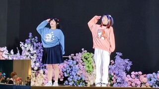 Tarian otaku yang murni lucu di atas panggung akhirnya menempati posisi keempat