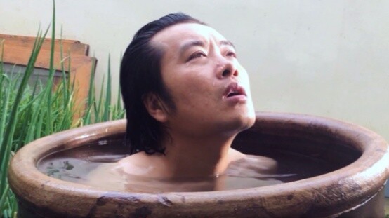 การจำลอง MV "Lotus" ของ Zhang Yixing แบบเทพโดยไม่มีค่าใช้จ่าย