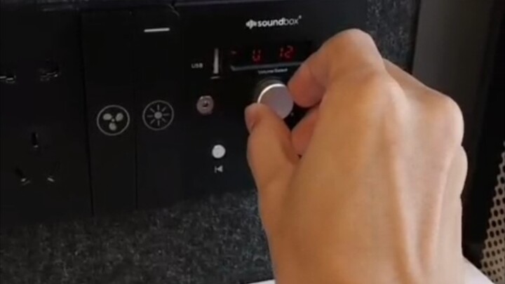 Bạn có tin đây là thư viện của trường chúng ta không?