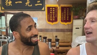 When foreigners see hu la tang with a whole steak inside for the first time!!!