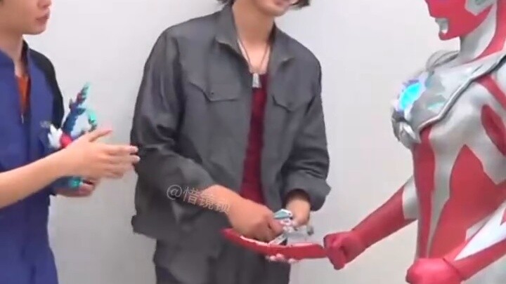 โซรารุมอบพลังให้โฮชิมิ มิตสึกิ! เผยชุดเกราะสุดท้าย พร้อมเอฟเฟกต์เสียงชุดเกราะโอเมก้า ซูซากุ