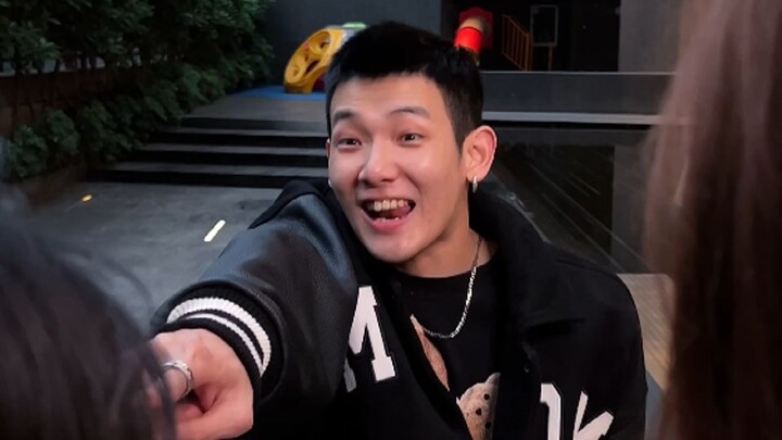 Beberapa kata hati sejati selalu diucapkan dengan cara bercanda..